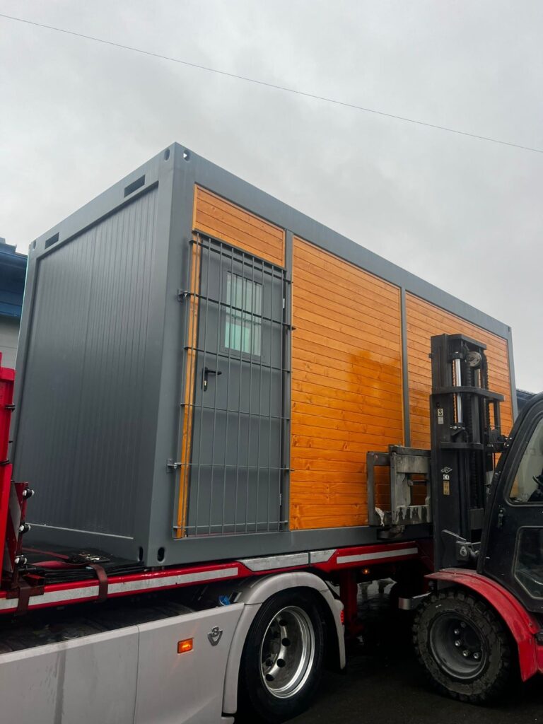 livraison-bungalow-amenage-usage-professionnel-bardage-bois-min